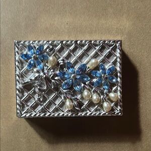 Vintage Evans floral and faux pearl and rhinestone compact.